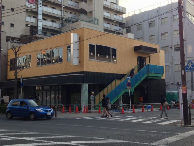 恵美須町・りそな銀行跡の商業ビル、1階はセブンイレブンが出店